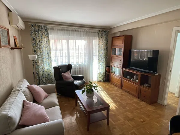 Piso en calle de Santa Virgilia, 2