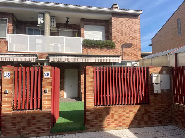 Chalet adosado en calle Mayor, 33 - Foto 2