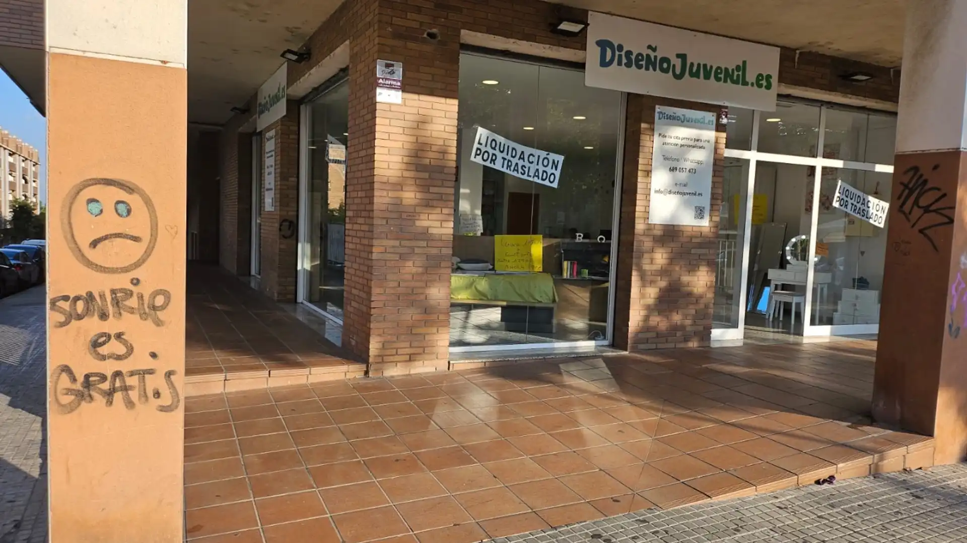 Local comercial en  Passeig del Camp del Roure 54 - Foto 1