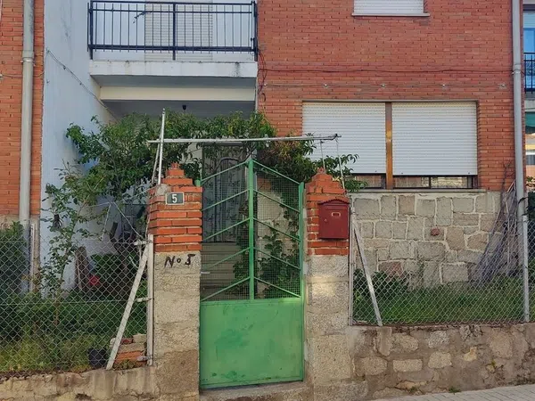Chalet adosado en Calle Armada Española, 5 - Foto 1