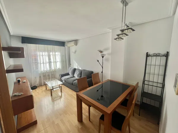 Piso en travesía los Nueve, 10