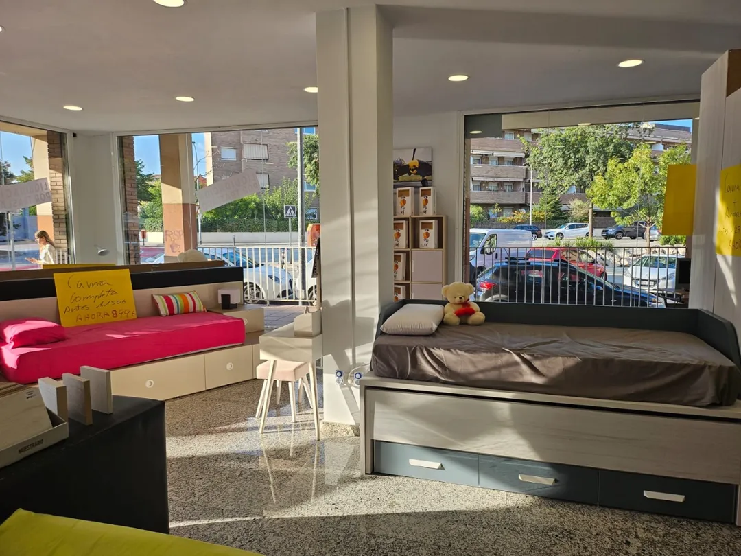 Local comercial en  Passeig del Camp del Roure 54 - Foto 2