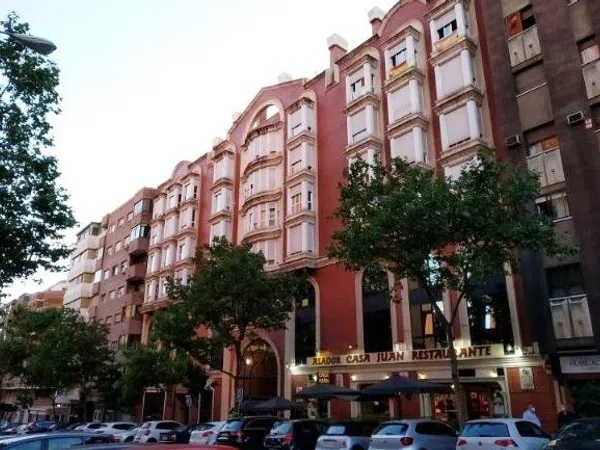 Piso en calle de la Infanta Mercedes, 111