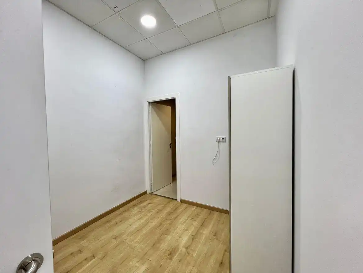 Local comercial en  Carrer SARAJEVO - Foto 12