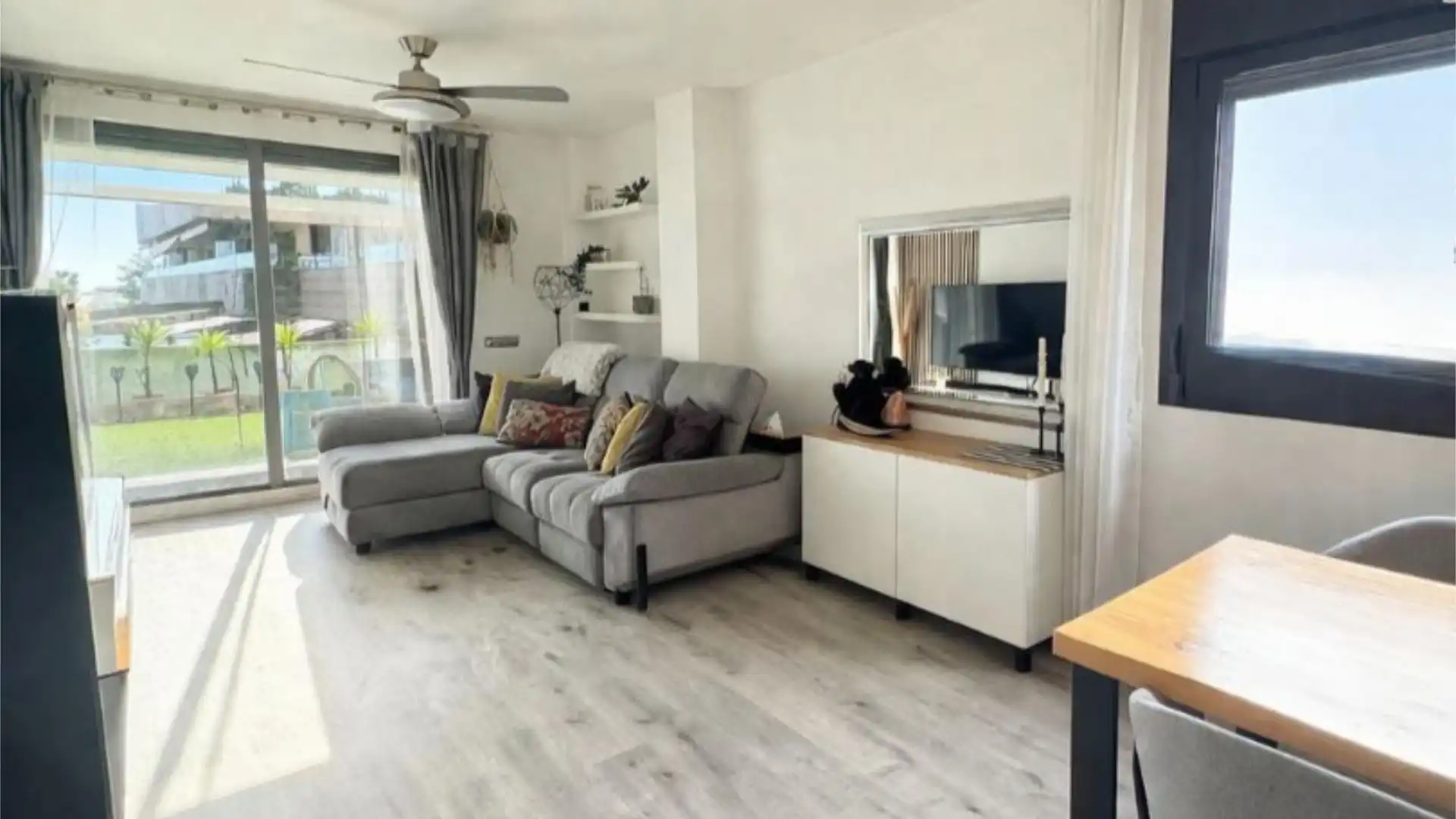 Piso en  Carrer de Vicent Andrés Estellés 14 - Foto 2