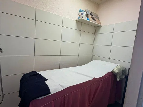 Local en Centro estético en Calle Bòbiles, 70, La Florida - Foto 8