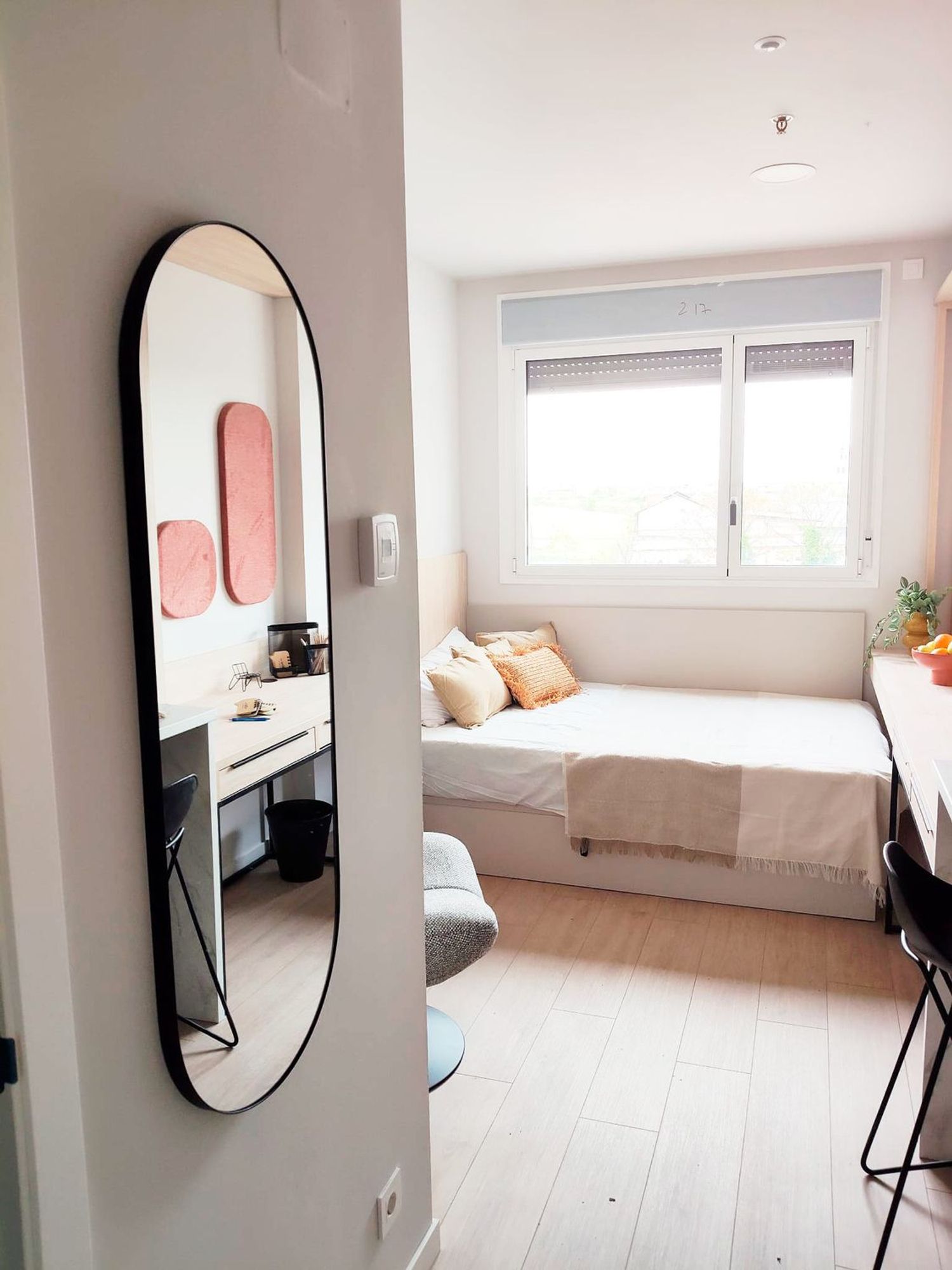 Estudio en avenida de la Democracia, 9 - Foto 1