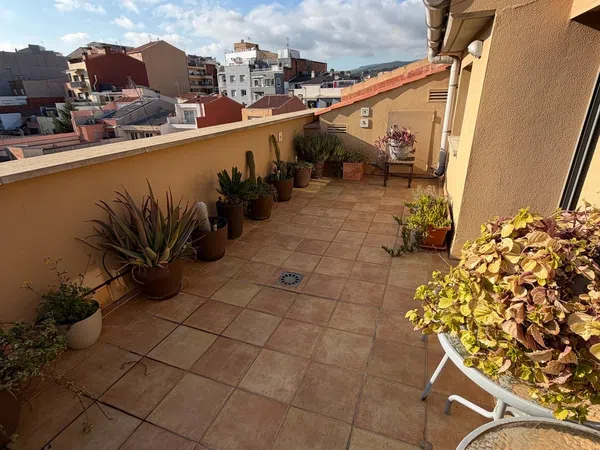 Dúplex en Barrio Ca n'Aurell - Foto 1