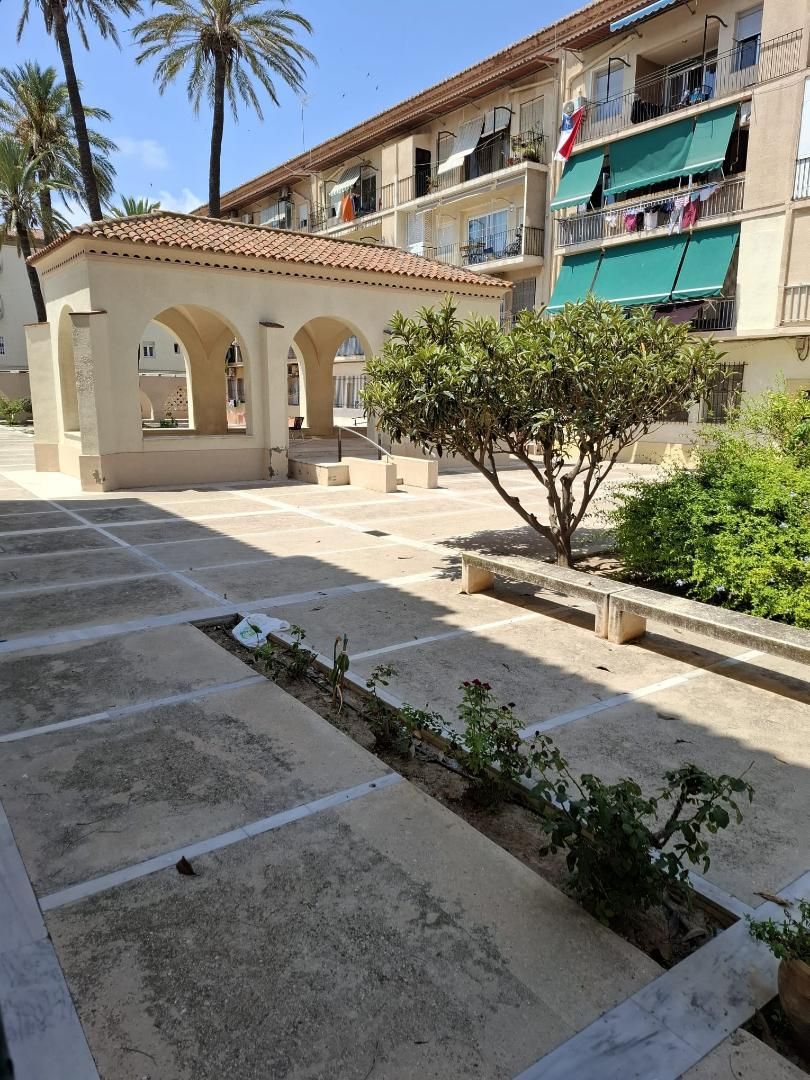 Planta baja en  Carrer de Montanejos 4 - Foto 2