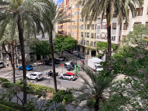 Piso en avenida del Regne de València, 68