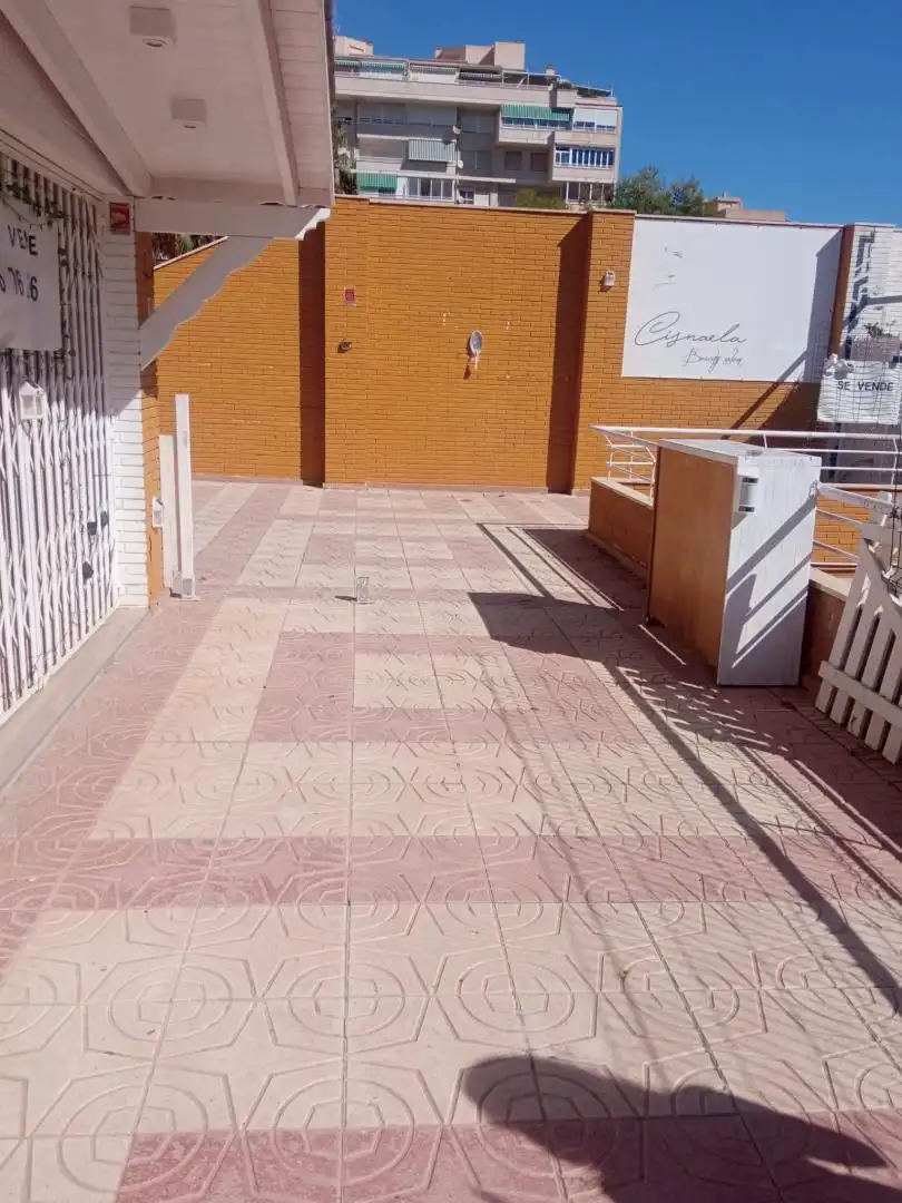 Local comercial en  Avenida Países Escandinavos 8 - Foto 3