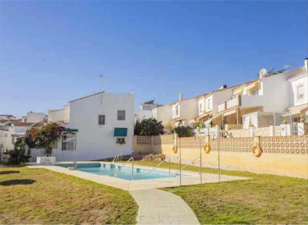 Casa adosada en Urbanización Balcón de Málaga - Foto 1