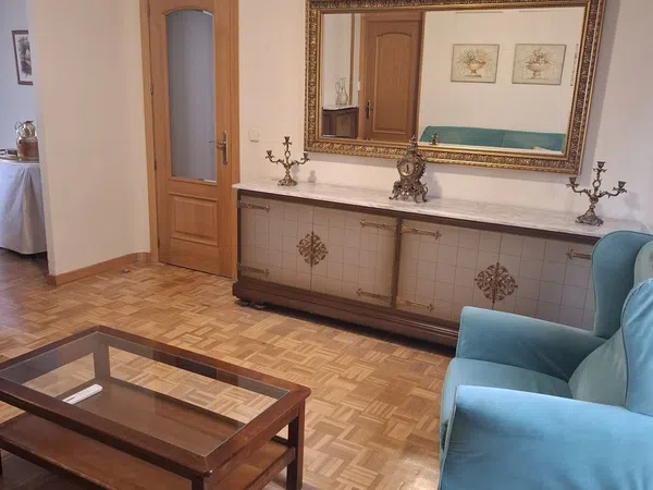 Piso en calle de Cartagena, 103