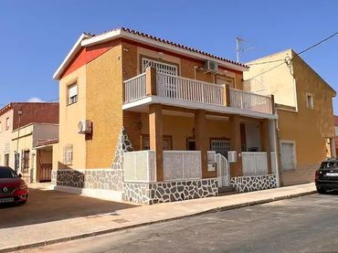 Planta baja en  Calle Isla Margarita 7 - Foto 1