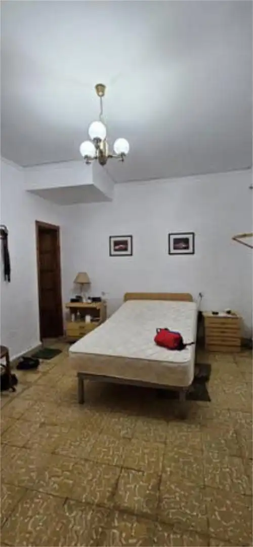 Chalet en calle paralela a zona comercial - Foto 4