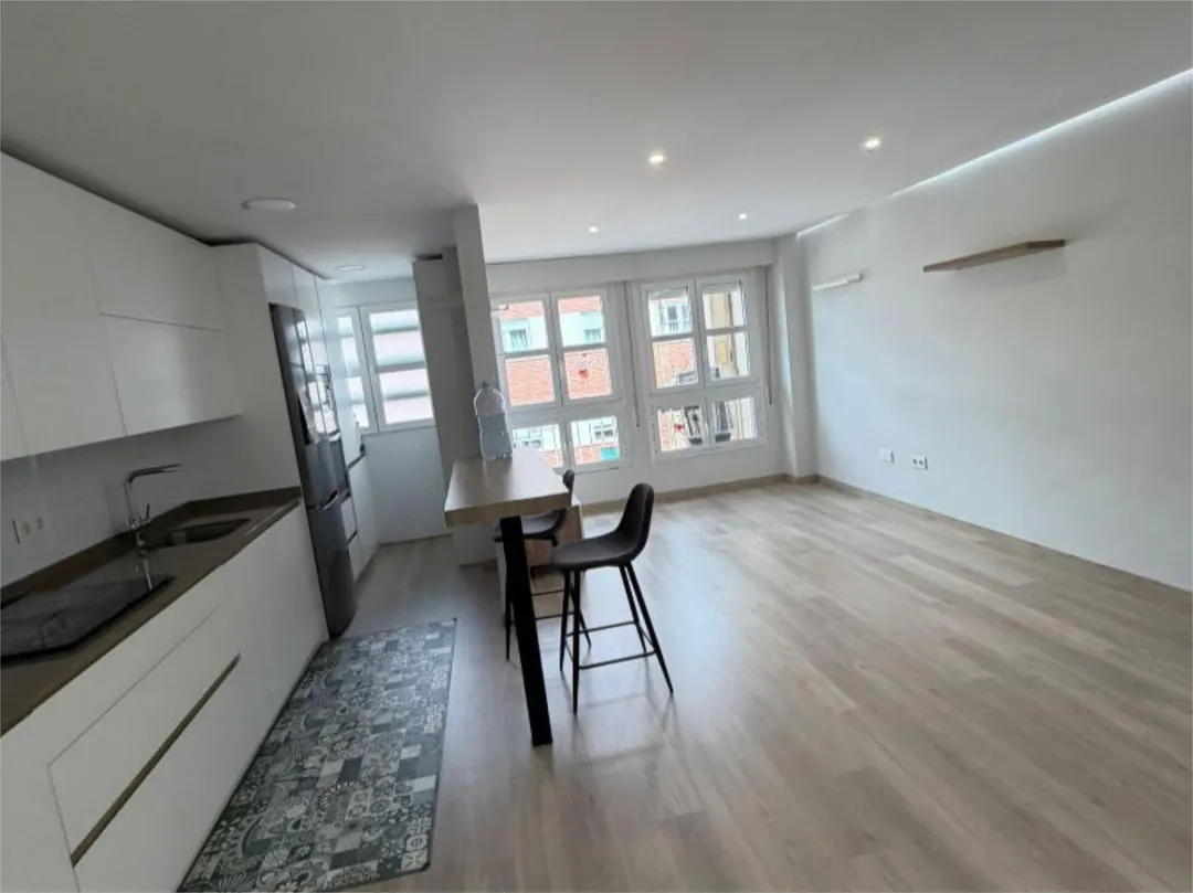 Piso en  Calle Pintor Almela Costa 6 - Foto 2