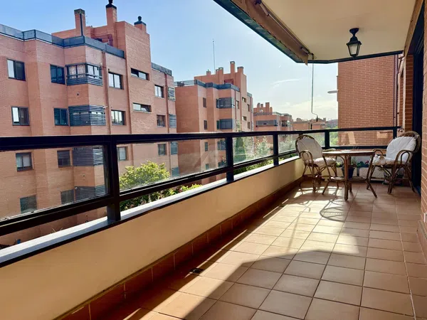 Piso en Calle del Marqués de la Valdavia - Foto 1