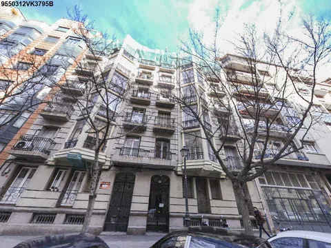 Piso en calle de Cadarso, 10