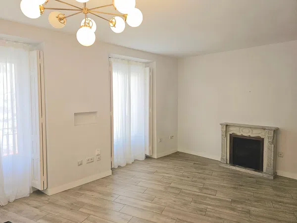 Piso en calle del Ave María, 21