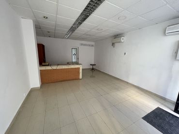 Local comercial en  Calle Comandante Seva 11 - Foto 2