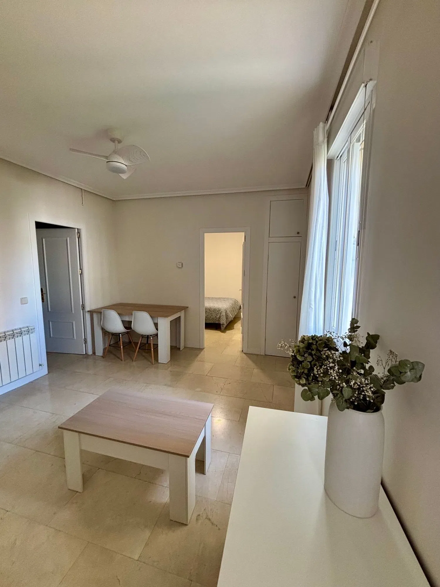 Piso en calle de María de Guzmán, 29 - Foto 2