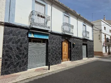 Casa adosada en  Calle Santa Ana de Íllora 21 - Foto 2