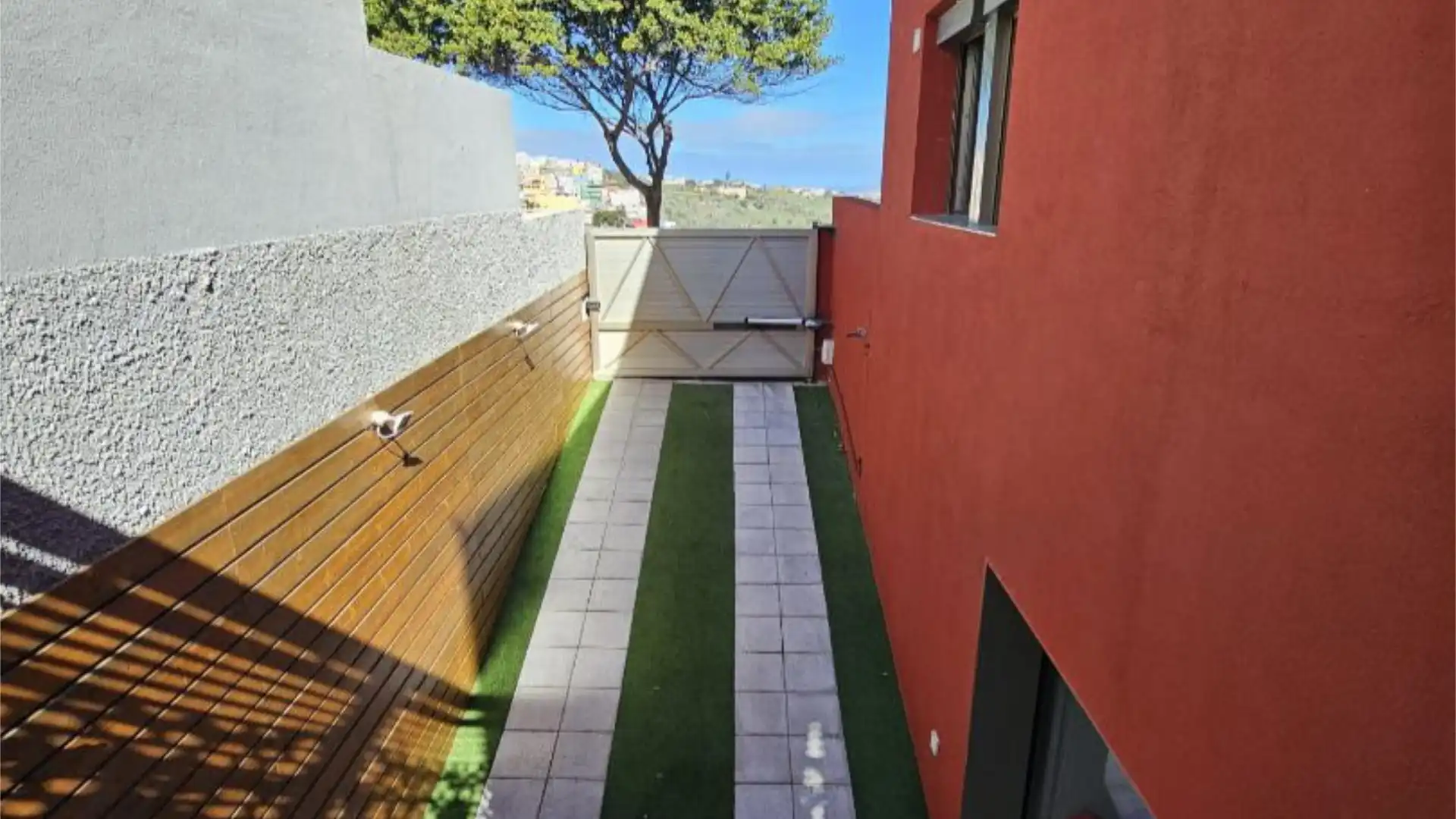 Casa adosada en  Calle Francisco de La Torre 31 - Foto 44