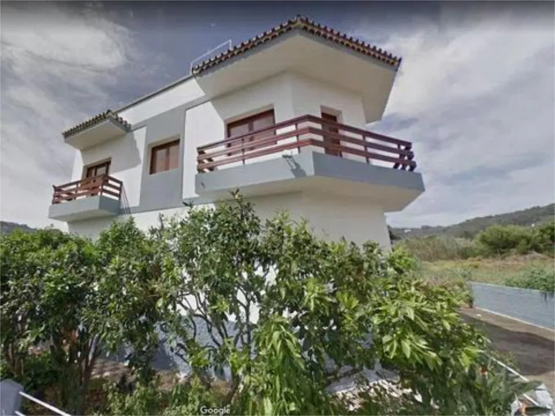 Chalet en  Avenida Monseñor Socorro Lantigua 15