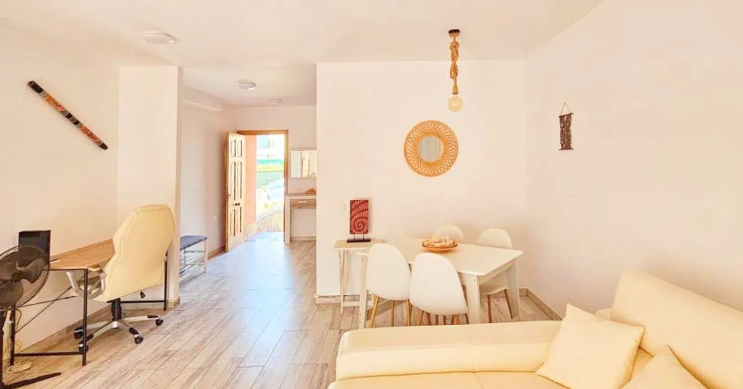 Chalet adosado en Barrio Playa del Duque - Foto 4