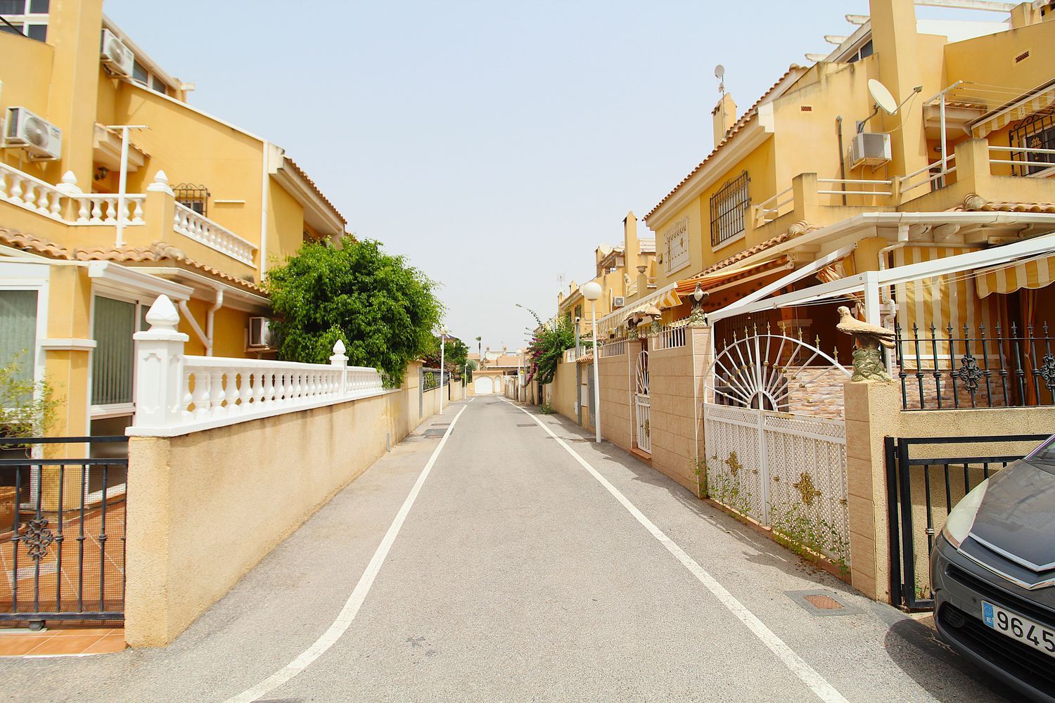 Chalet adosado en Calle Baikal, 8, Zona Lago - Los Almendros - Foto 3