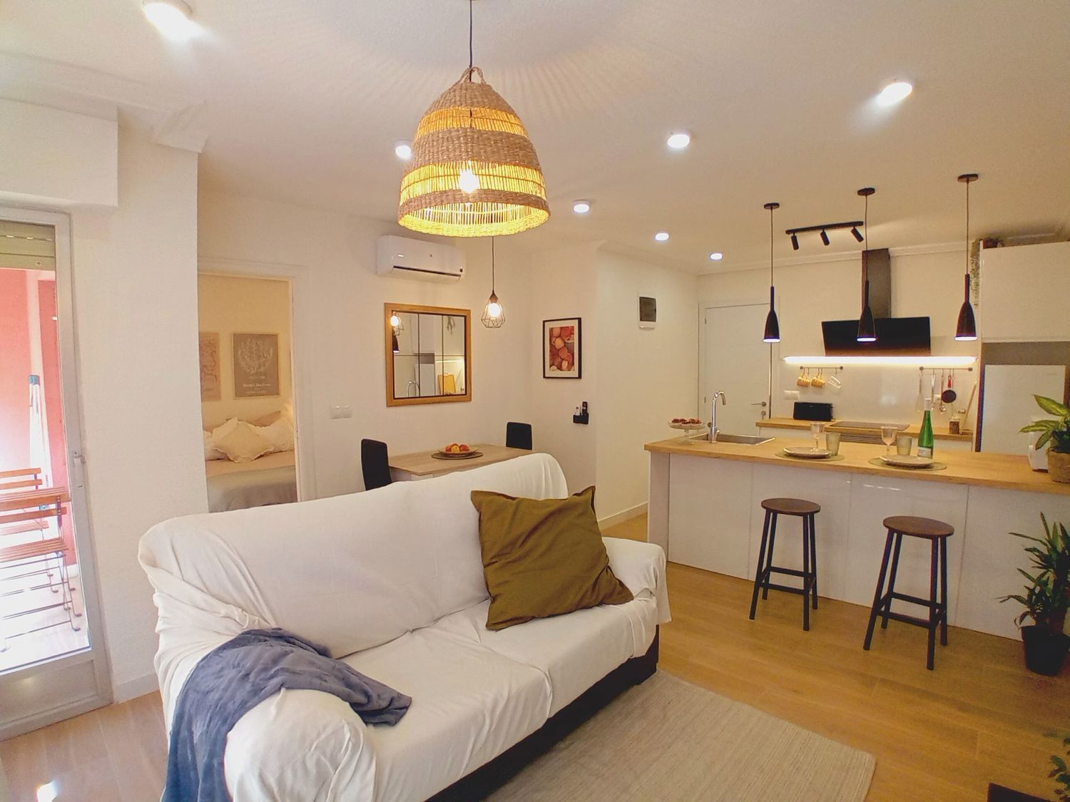 Estudio en calle de Rafael Asín, 7