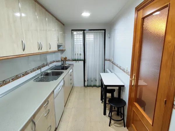 Piso en Emilia de Pablo González, 3 - Foto 2