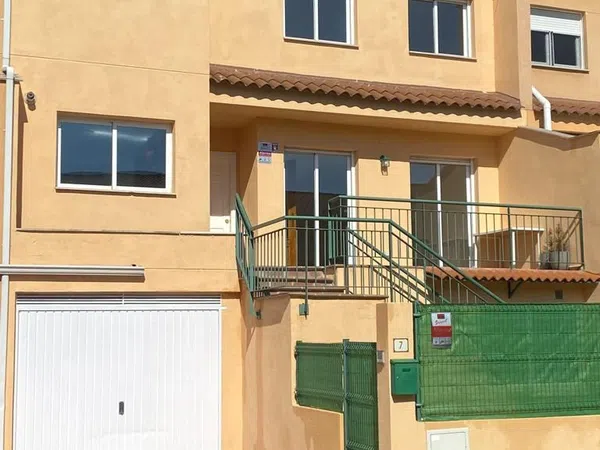 Chalet adosado en Calle de Clara Campoamor, 7, Parquelagos - Puente Nuevo, Parquelagos - Puente Nuevo - Foto 1