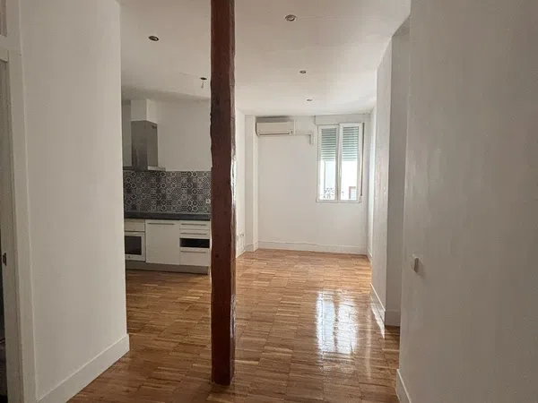 Piso en calle del Ave María, 24