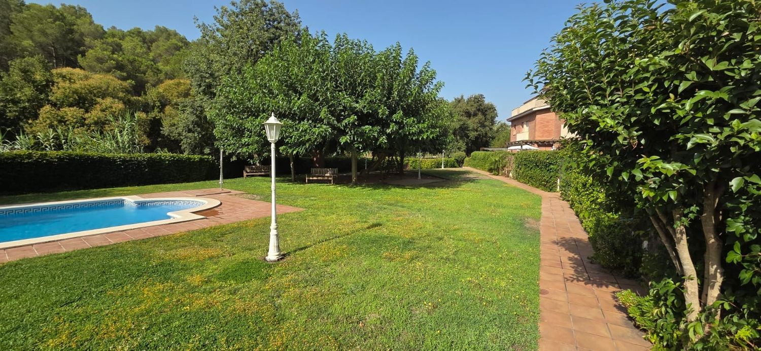 Chalet adosado en Begues - Foto 2