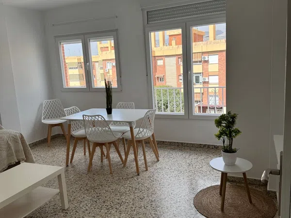 Piso en avenida Doctor López Cantarero Ballesteros, 5