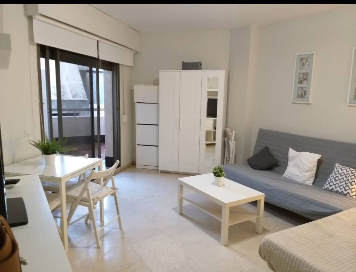 Estudio en avenida de la República Argentina, 43 - Foto 1