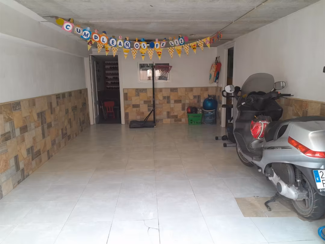 Casa adosada en  Calle Pozo de la Esmeralda 33 - Foto 6