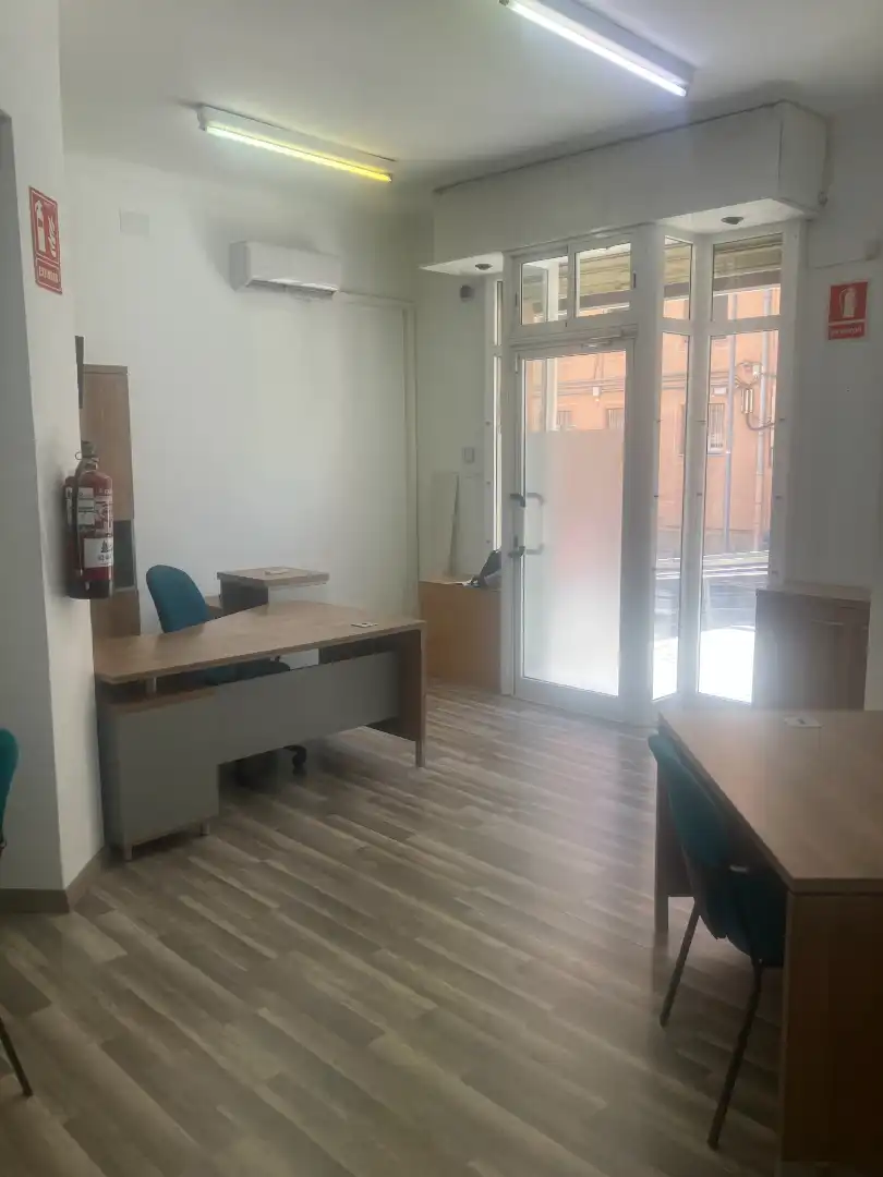 Local comercial en  Carrer del Doctor Robert - Foto 2