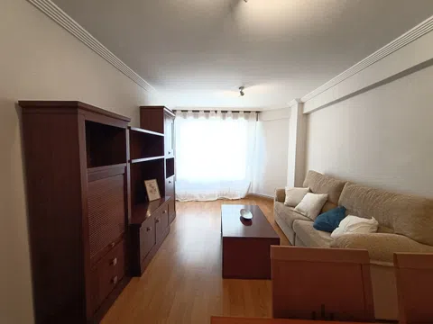 Piso en calle Arquitecto Pérez Bellas, 5