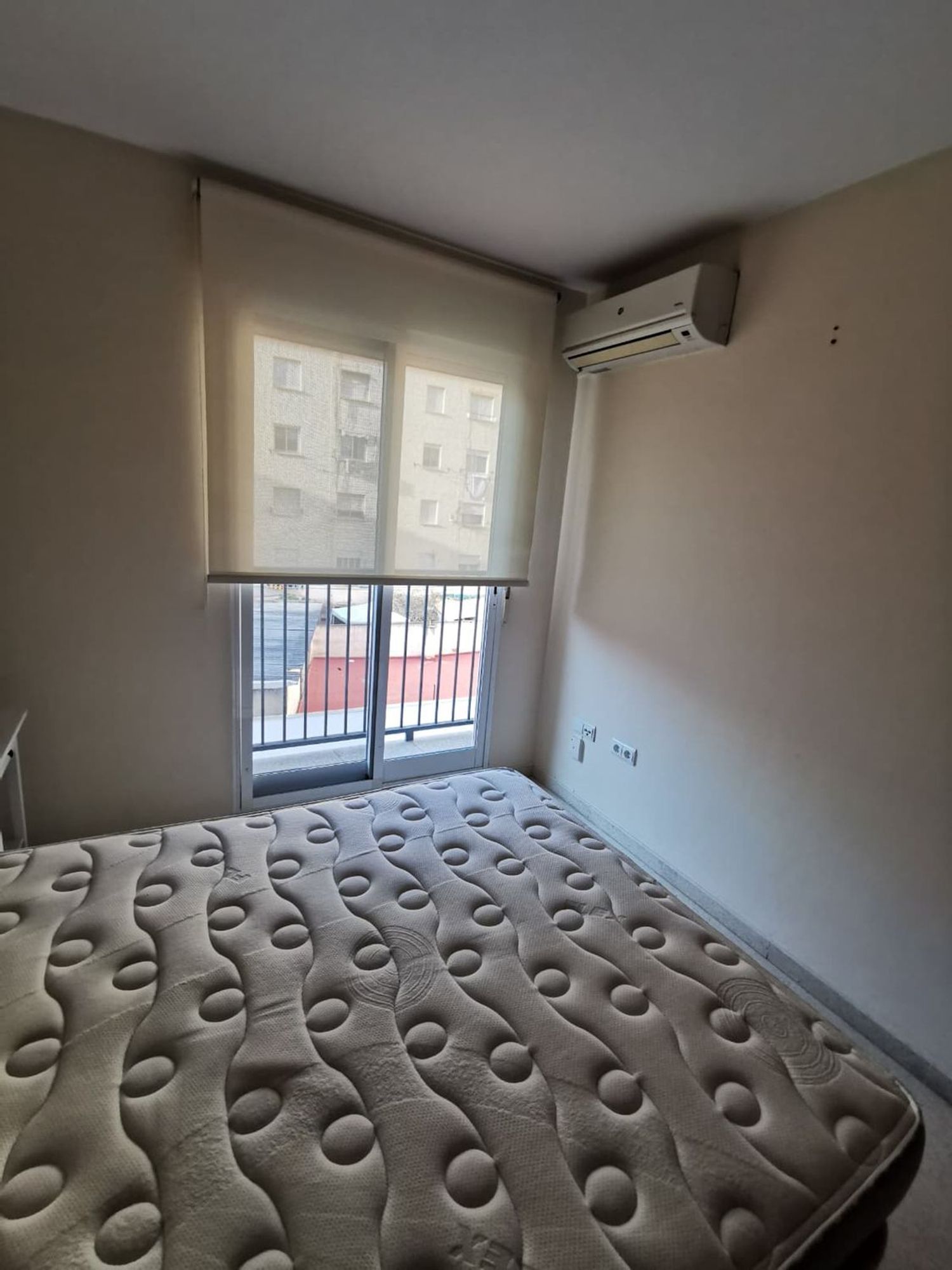 Piso en Calle de Pere Patrici Mey, Torrefiel - Foto 4