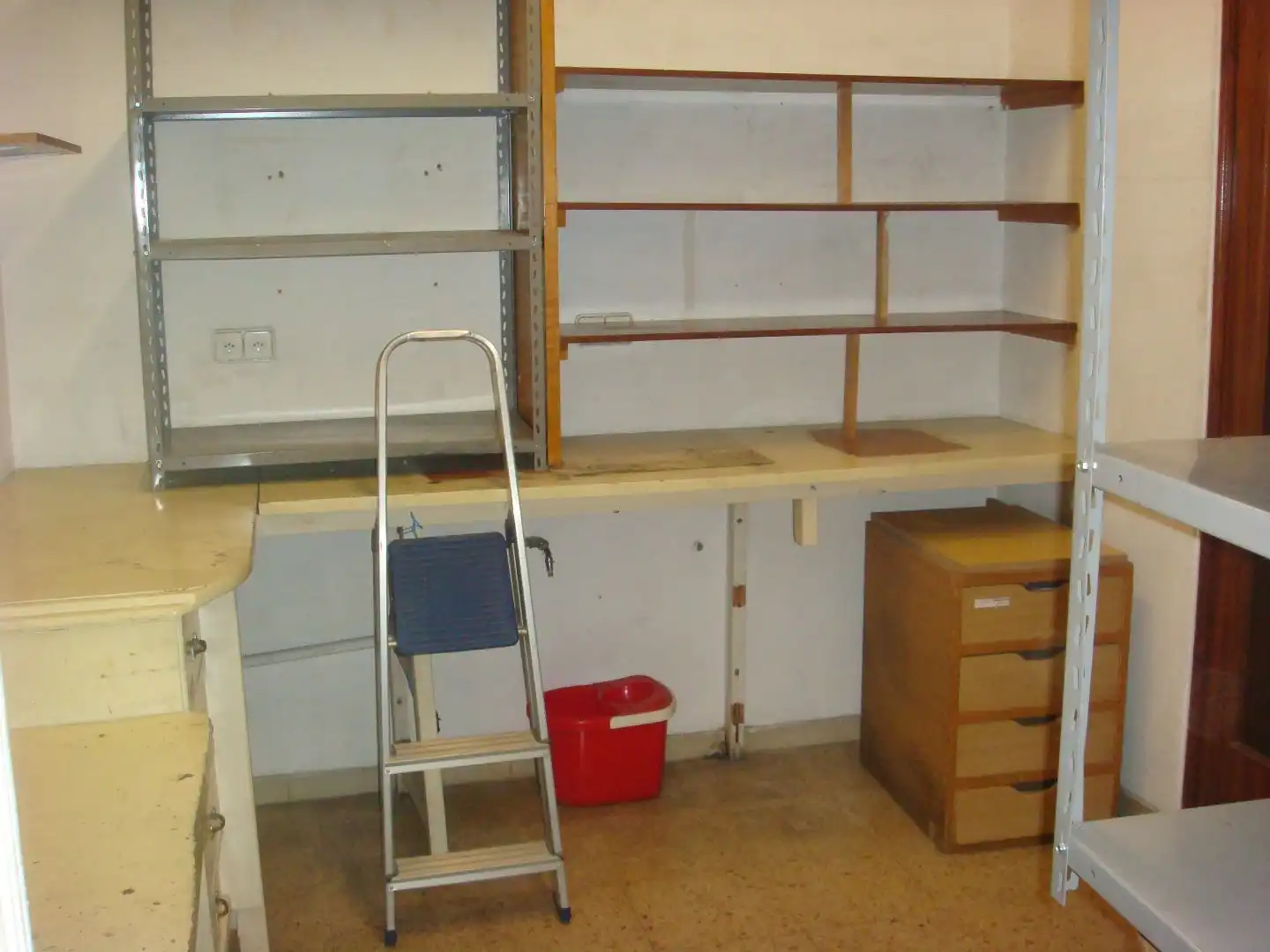 Local comercial en  Carrer de Peris Brell 3 - Foto 4