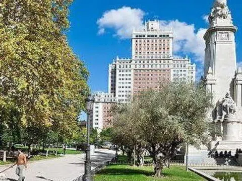 Piso en calle de Quintana, 3