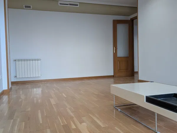 Piso en avenida Ángel Saavedra, 5