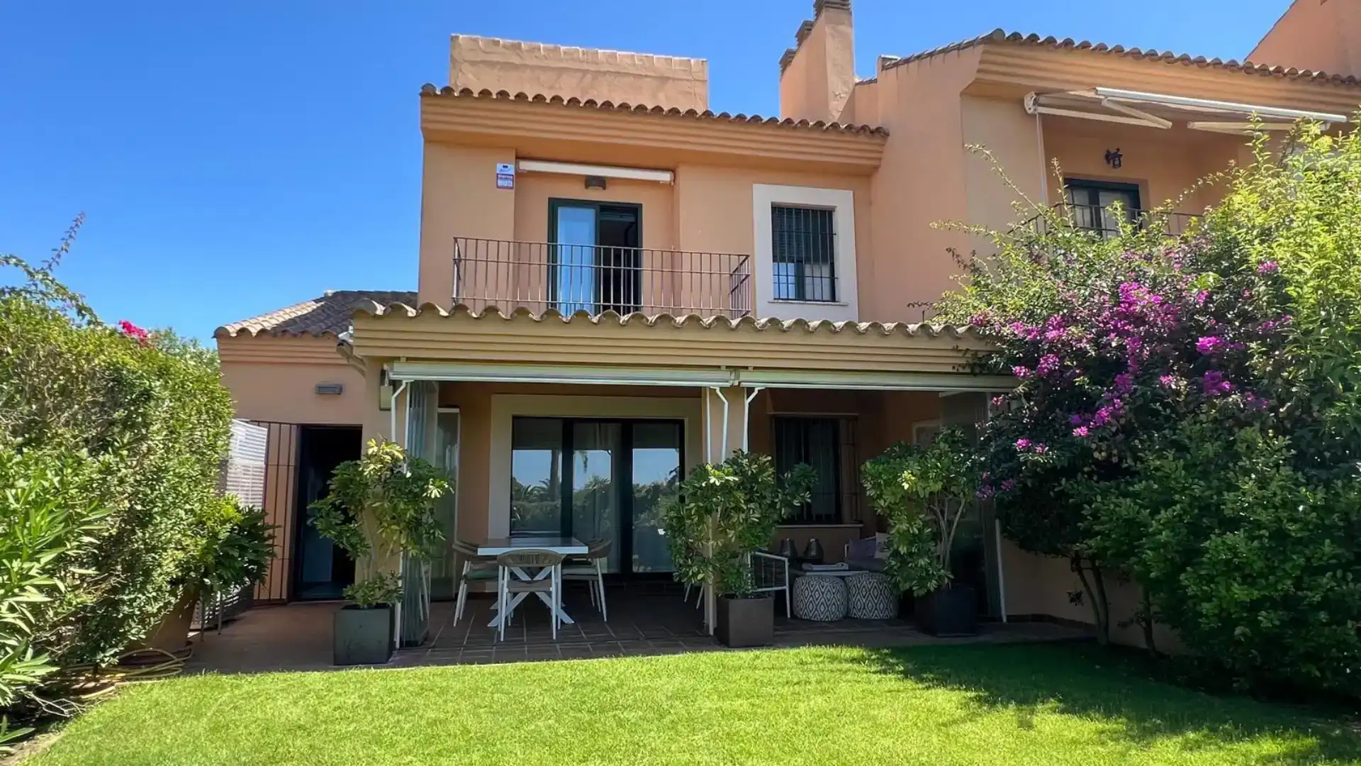 Casa adosada en  Calle Emperador Nerva 22 - Foto 4