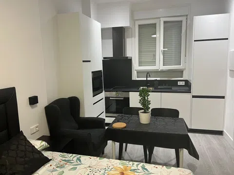 Estudio en calle Alejandrina Moran, 38