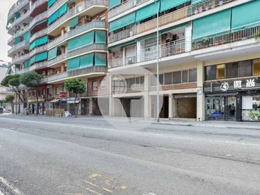 Local comercial en Badalona - Foto 1