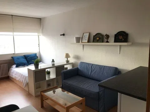 Estudio en avenida del General Perón, 32