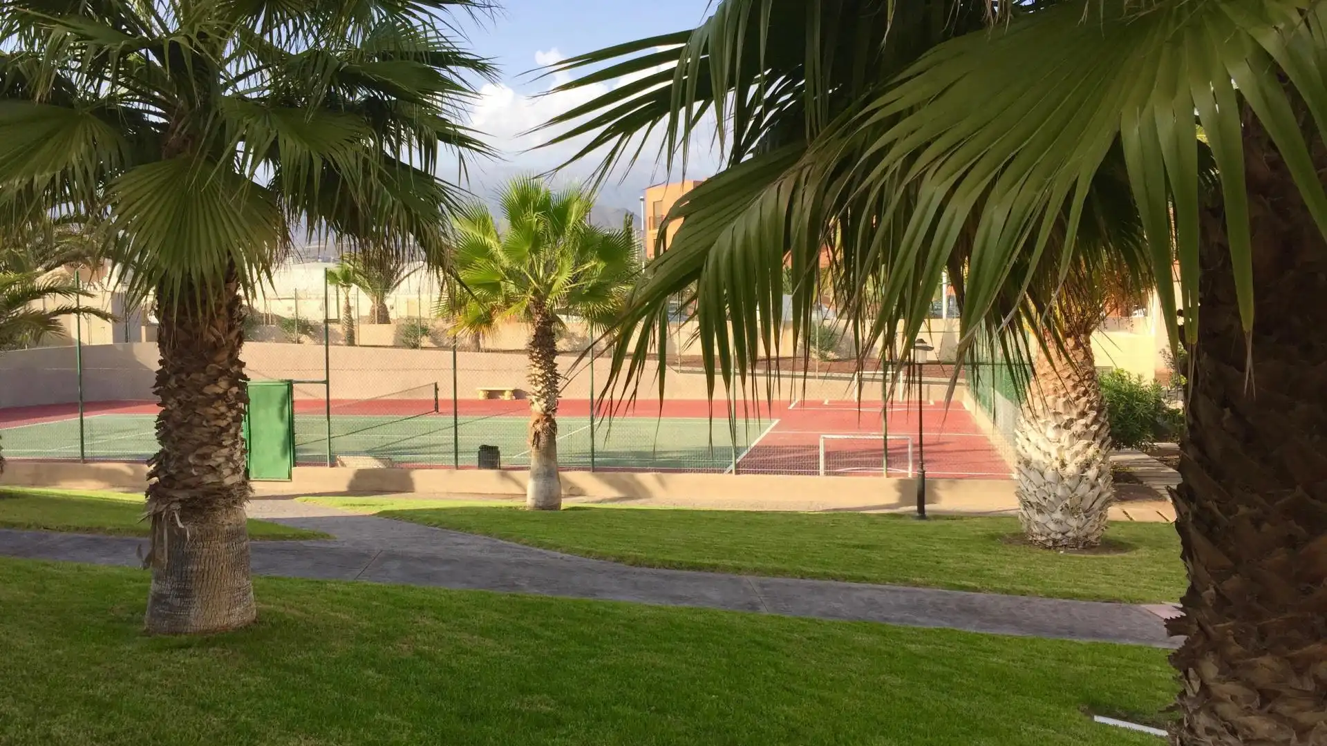 Casa adosada en  Calle El Cano 13 - Foto 3