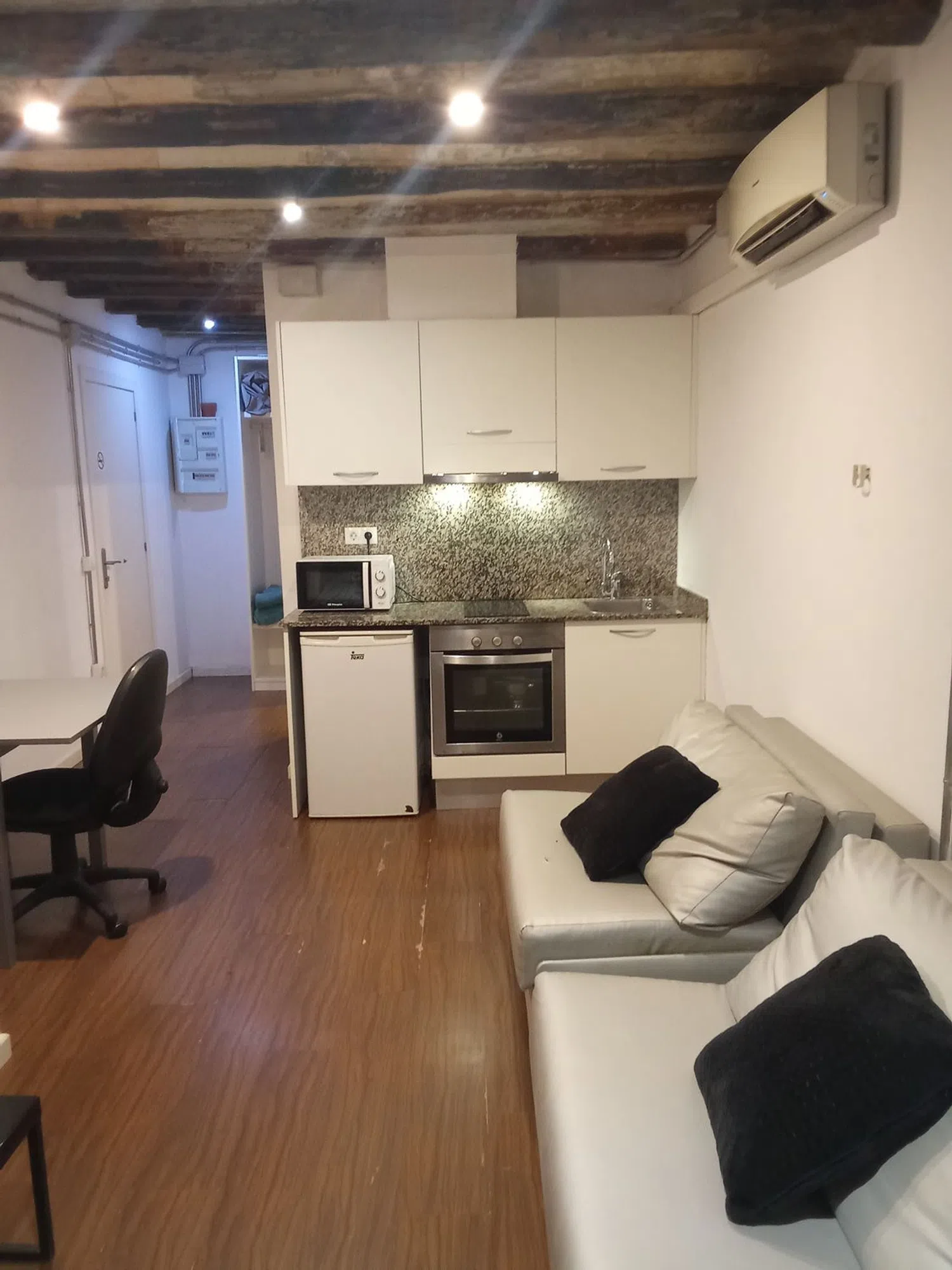 Estudio en Portal nou, 60 - Foto 6